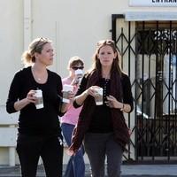 Jennifer Garner stops at Starbucks on her way to a hospital | Picture 93737